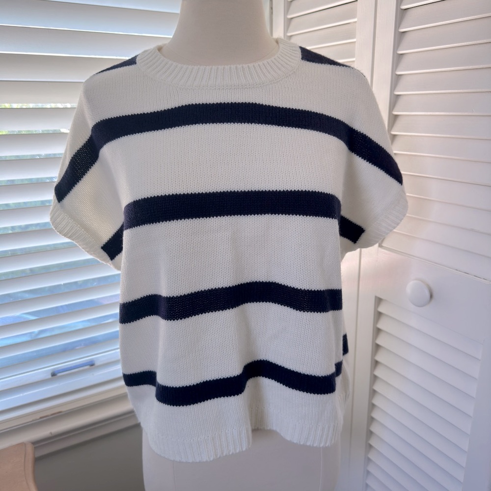 Place sweater vest size 14